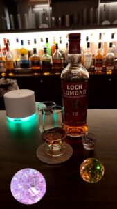 LOCH LOMOND（ロッホローモンド）12年とビー玉の合成画像